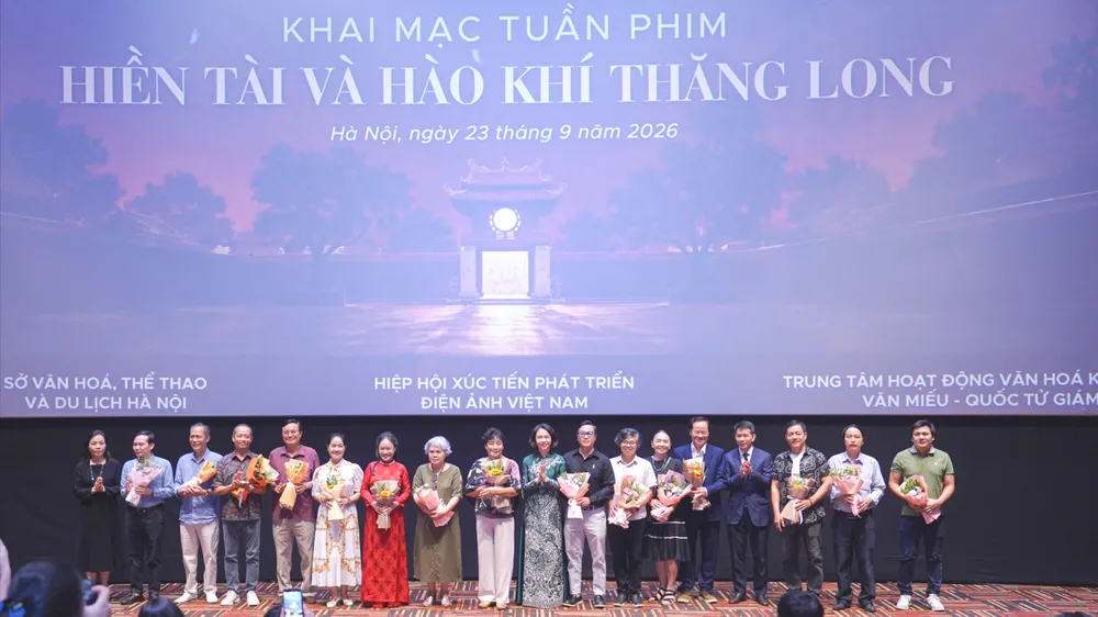 Đại diện các đoàn làm phim tham dự Tuần phim "Hiền tài và hào khí Thăng Long". Ảnh: VŨ TUẤN