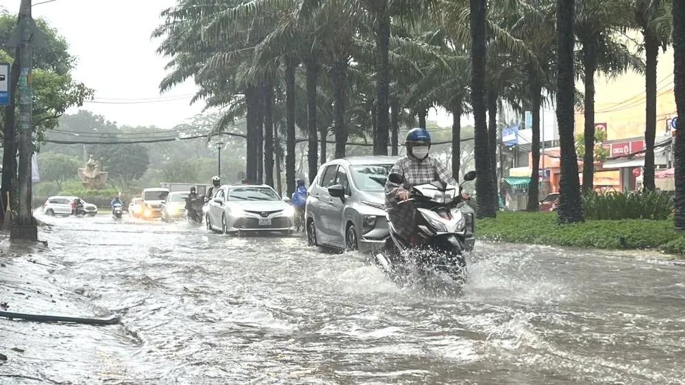 Thời tiết Trung thu: Hà Nội nắng gián đoạn, TPHCM có nơi mưa rất to