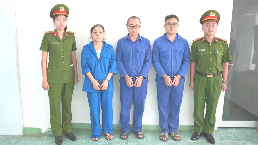 Khởi tố nhóm đối tượng in trái phép 21.000 quyển sách tại TPHCM