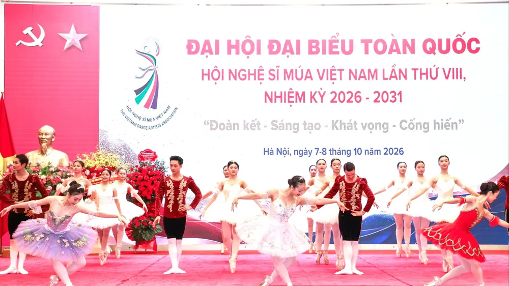 Văn nghệ chào mừng Đại hội đại biểu toàn quốc hội Nghệ sĩ Múa Việt Nam lần thứ VIII. Ảnh QUANG VINH