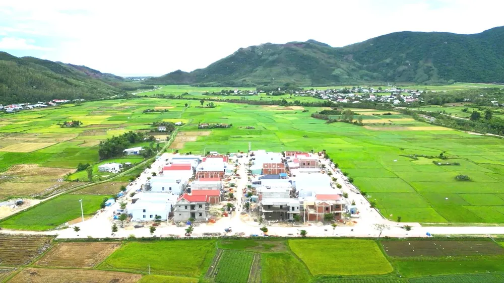 Chạy đua dựng mái ấm mới, rời vùng núi lở