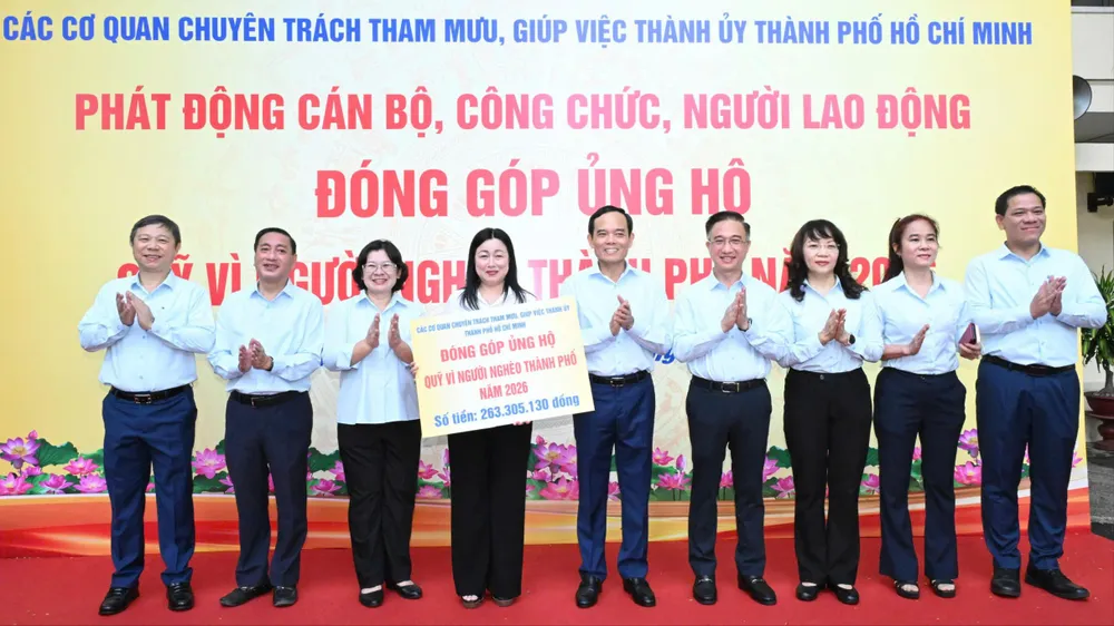 Cán bộ, công chức đóng góp ủng hộ Quỹ “Vì người nghèo TPHCM”