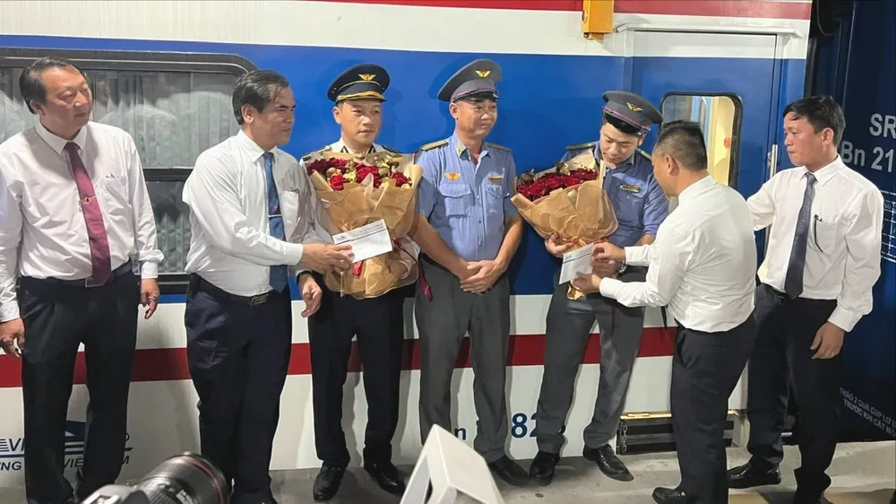 Đưa vào khai thác đoàn tàu chất lượng cao SNT1/SNT2 trên tuyến Sài Gòn – Nha Trang. Ảnh: QUỐC HÙNG
