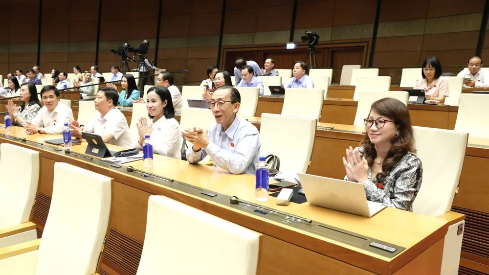 Các đại biểu dự họp chiều 20-10. Ảnh QUANG PHÚC