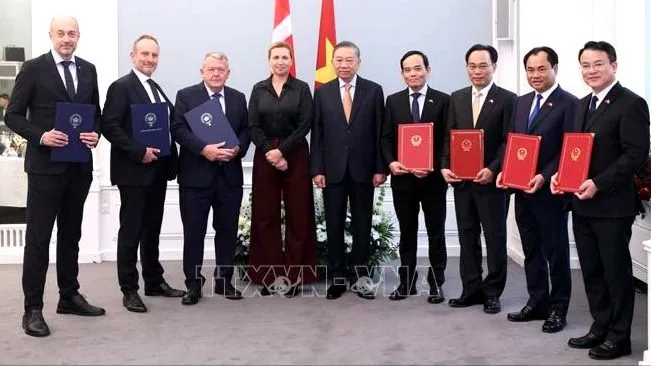 Tuyên bố chung về việc thiết lập quan hệ Đối tác Chiến lược Toàn diện giữa Việt Nam và Đan Mạch