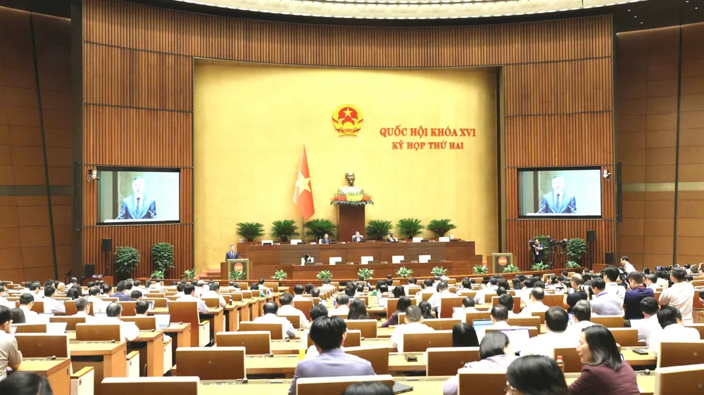 Các đại biểu họp về dự án Luật Ngân sách nhà nước (hợp nhất) tại nghị trường sáng 23-10 . Ảnh: QUANG PHÚC