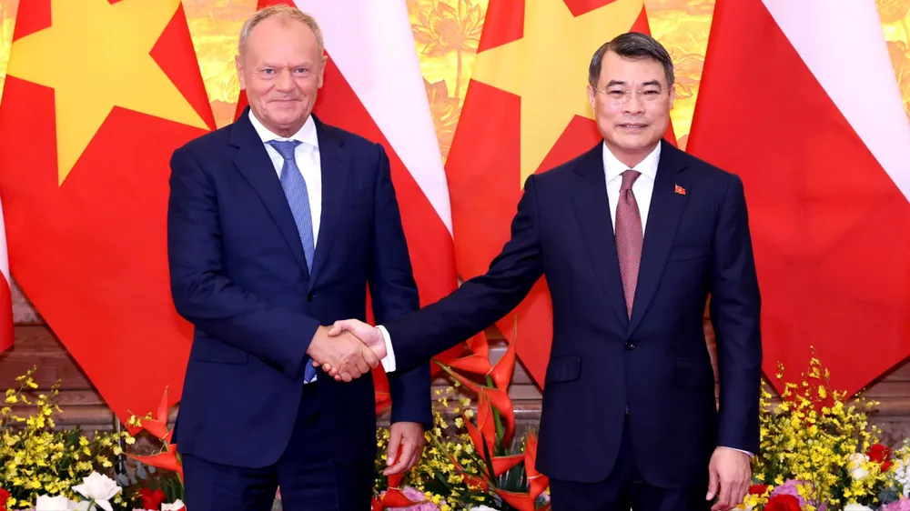 Thủ tướng Lê Minh Hưng và Thủ tướng Donald Tusk. Ảnh: QUANG PHÚC