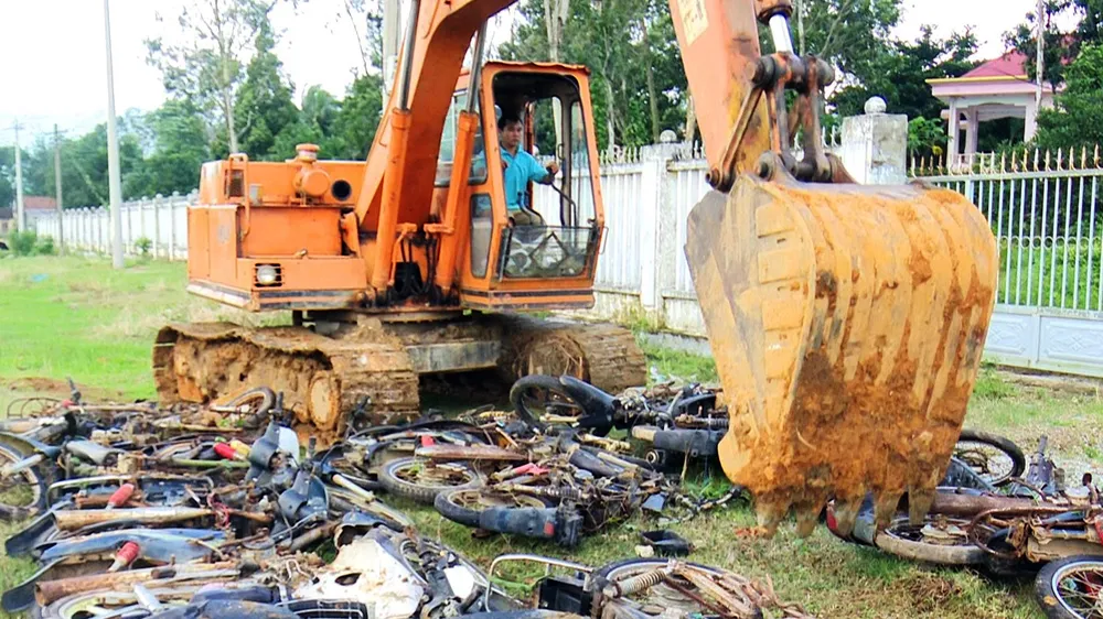 Phá hủy 32 xe lâm tặc sử dụng vận chuyển gỗ