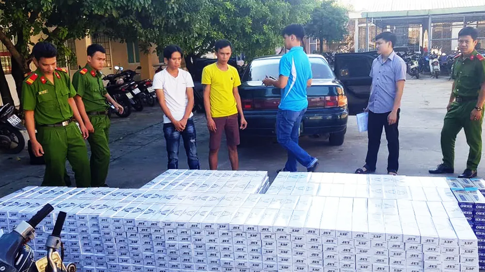 Cơ quan CSĐT Công an huyện Tây Sơn đang tạm giữ lô thuốc lá lậu để tiếp tục điều tra, làm rõ