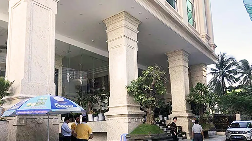 Một phóng viên Báo Pháp Luật TPHCM bị nhiều đối tượng dọa “giết chết cả gia đình“