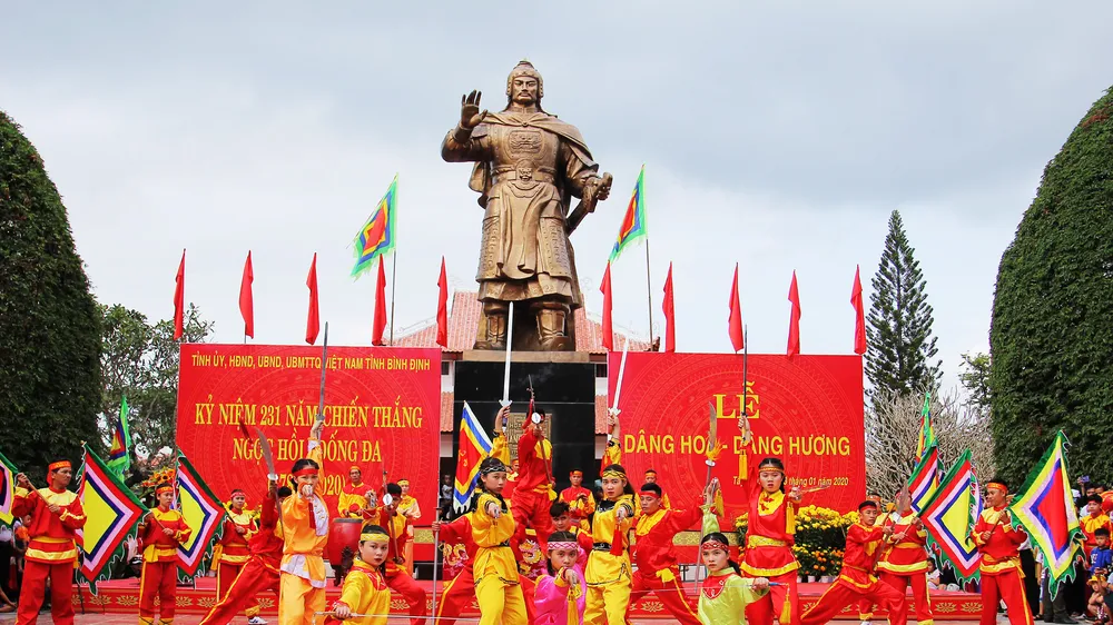 Biển người “trẩy hội” Ngọc Hồi - Đống Đa trên quê hương anh hùng Quang Trung - Nguyễn Huệ