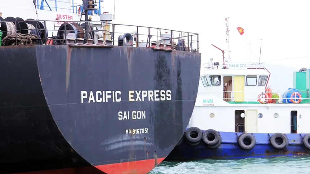Tàu hàng Pacific Express vẫn bị tạm giữ tại vịnh Quy Nhơn