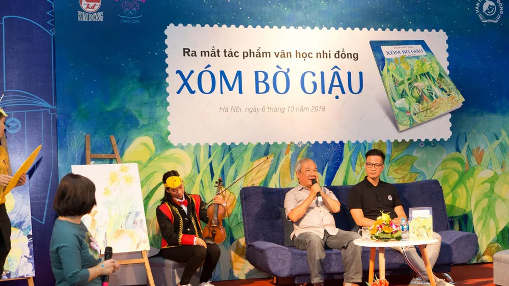  Giao lưu ra mắt tác phẩm đồng thoại Xóm bờ giậu của nhà văn Trần Đức Tiến ra mắt tại Hà Nội năm 2018. Ảnh: PHÙNG HÀ