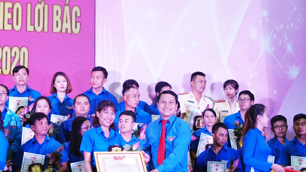 Tuyên dương 80 “hạt giống quý” làm theo lời Bác