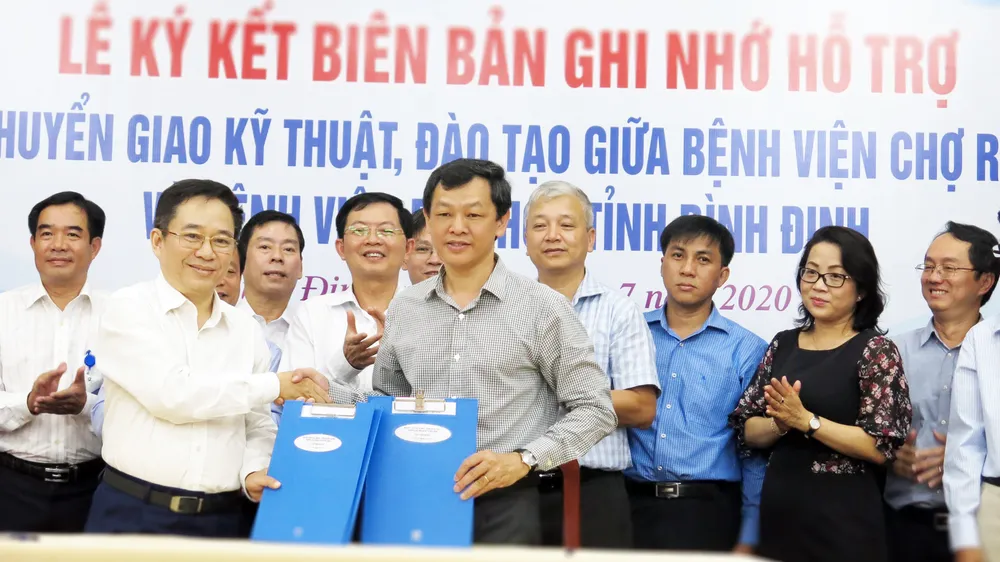 Bệnh viện Chợ Rẫy ký kết hỗ trợ Bệnh viện Đa khoa Bình Định