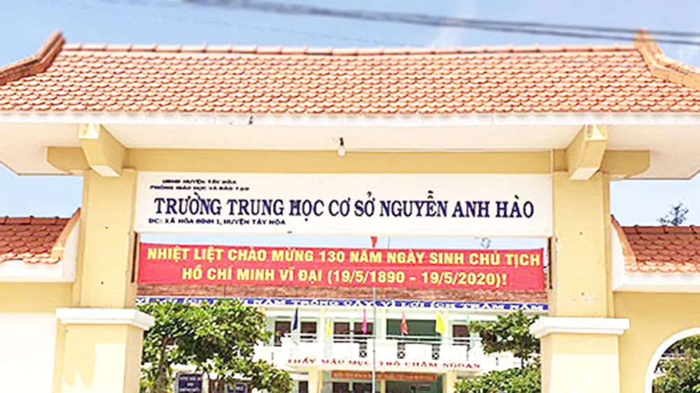 Hiệu trưởng nhờ giáo viên đi thi hộ để lấy bằng đại học