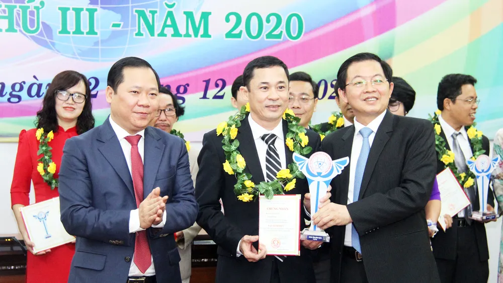 Bình Định tôn vinh 32 “hạt giống đỏ” về khoa học, công nghệ