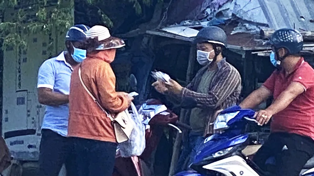 Lợi dụng dịch, rao bán kít test Covid-19 không phép