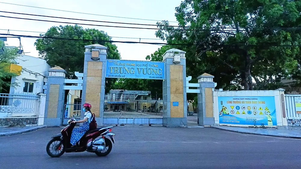 Bình Định: 1 học sinh lớp 11 mắc Covid-19, cả lớp và thầy giáo đi cách ly
