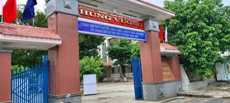 Tạm đình chỉ giáo viên đánh học sinh 6 roi vì ngáp to trong lớp