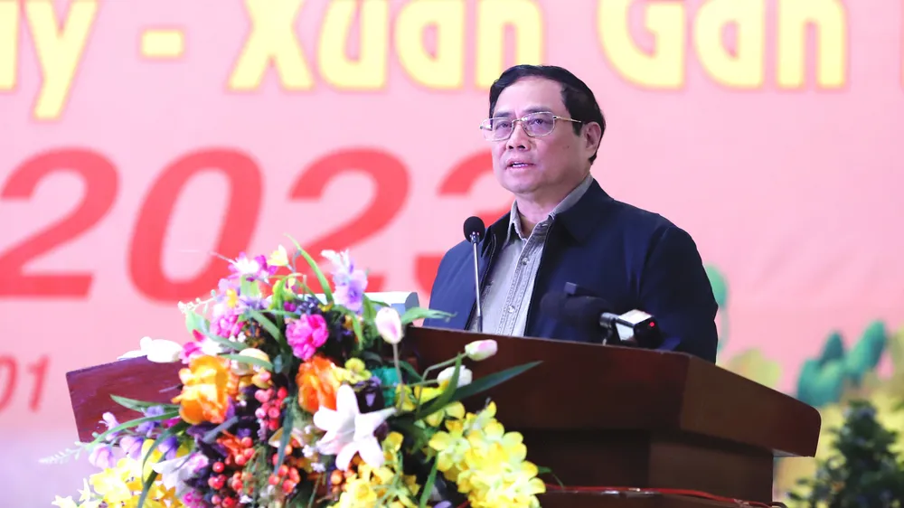 Thủ tướng chúc Tết, nói chuyện với công nhân, người dân tại Phú Yên