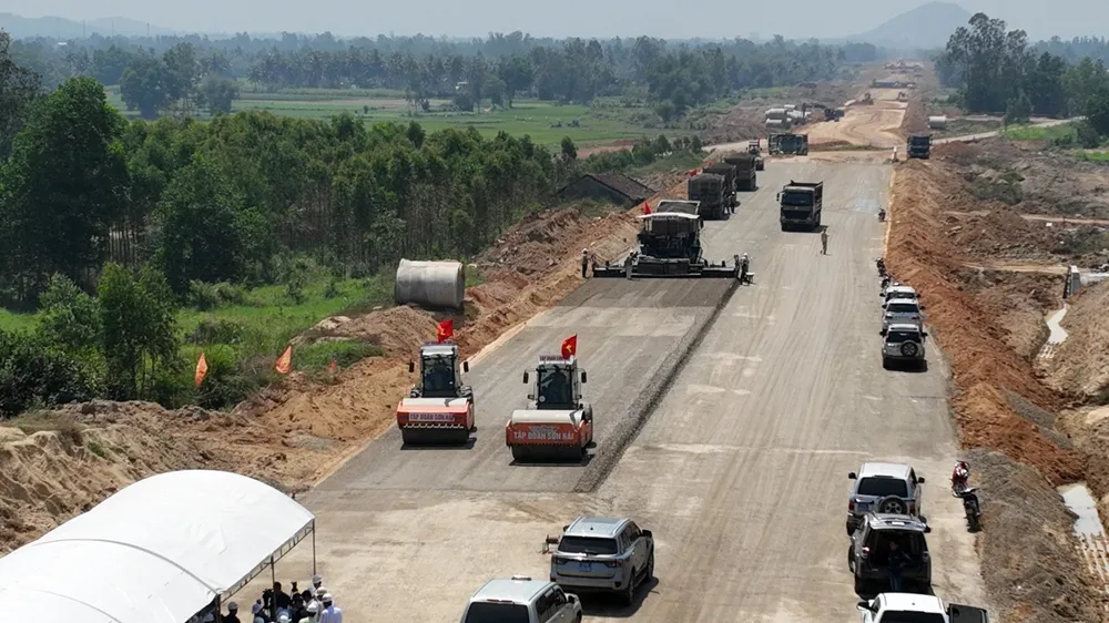 Bộ trưởng Bộ GTVT gợi ý bán sản phẩm OCOP ở trạm dừng chân cao tốc