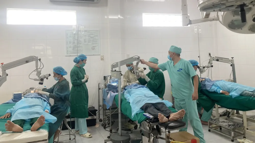Bình Định: Khám, mổ mắt cho 700 người nghèo ở huyện Tuy Phước