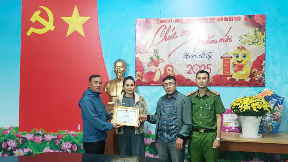 Phụ nữ bán bún tôm trả hơn 500 triệu đồng cho người đánh rơi