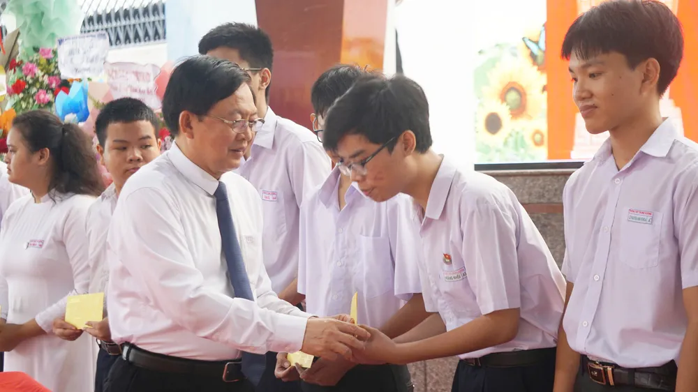 Ấm áp lễ khai giảng "đặc biệt" ở Gia Lai
