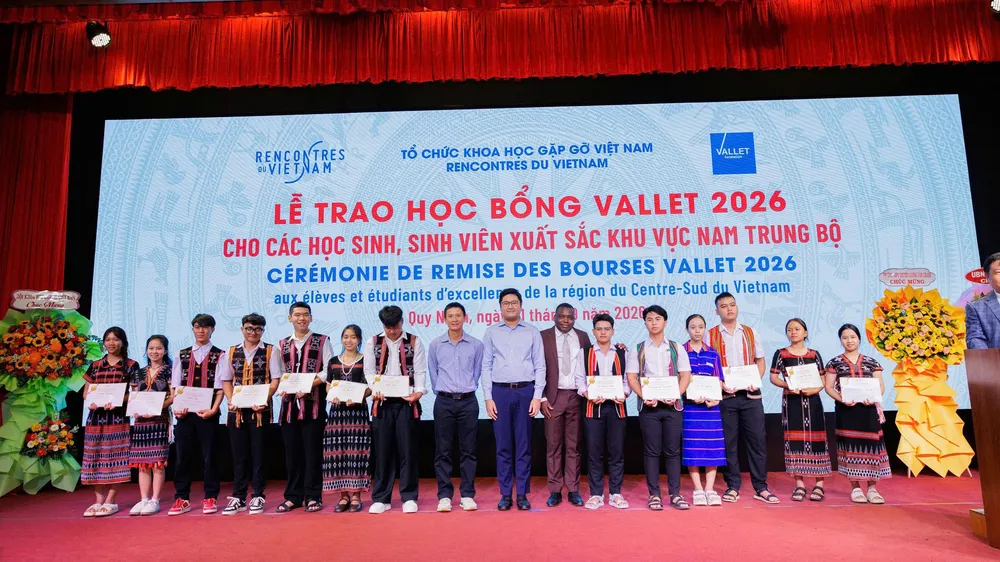 Trao học bổng Vallet đến 314 học sinh, sinh viên ở Nam Trung Bộ - Tây Nguyên