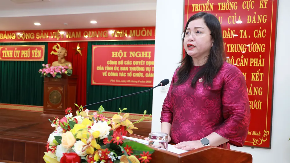 Bà Đào Phạm Hoàng Quyên, Tổng Biên tập Báo Phú Yên phát biểu nhận nhiệm vụ mới