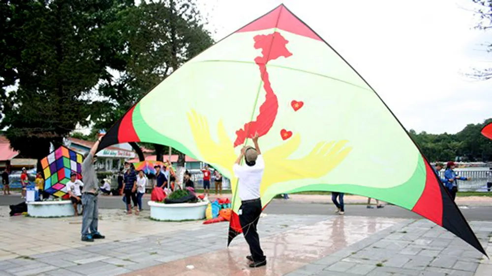 Rực rỡ những cánh diều hè