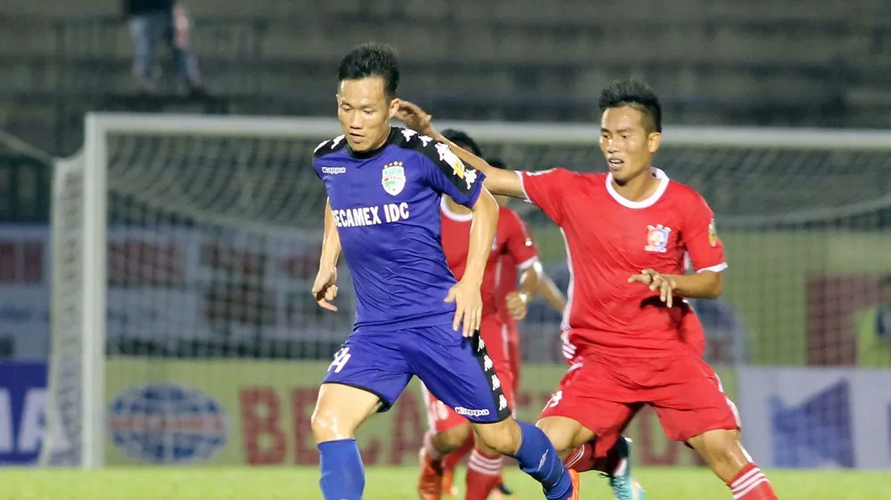 B.Bình Dương - Bình Định 2-0: Gốm thắng dễ