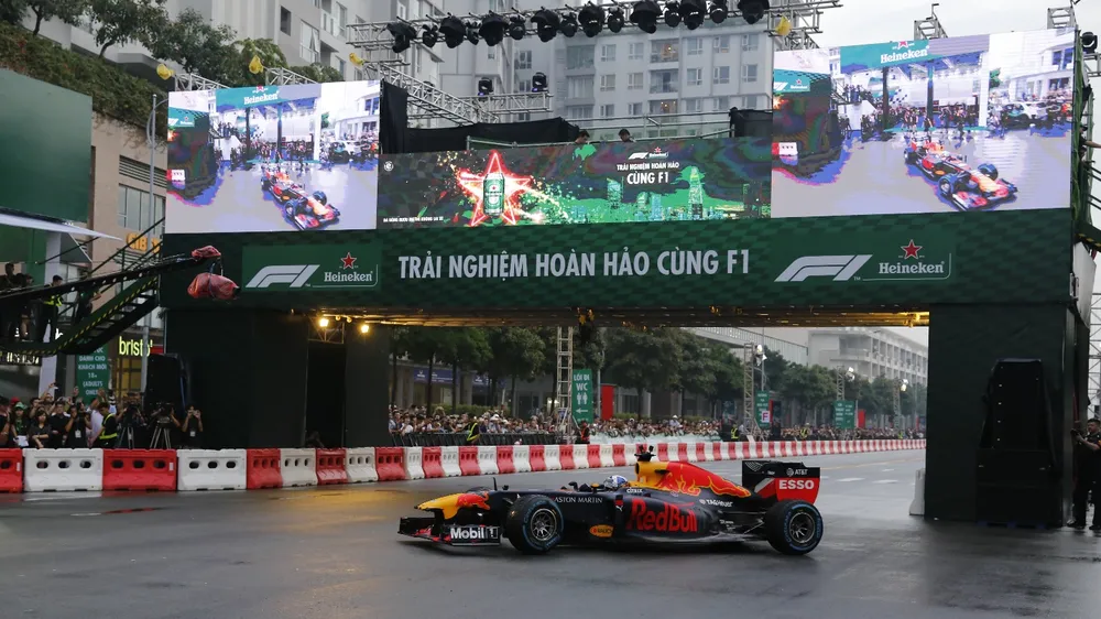 Hàng vạn người hâm mộ trải nghiệm F1 tại Việt Nam