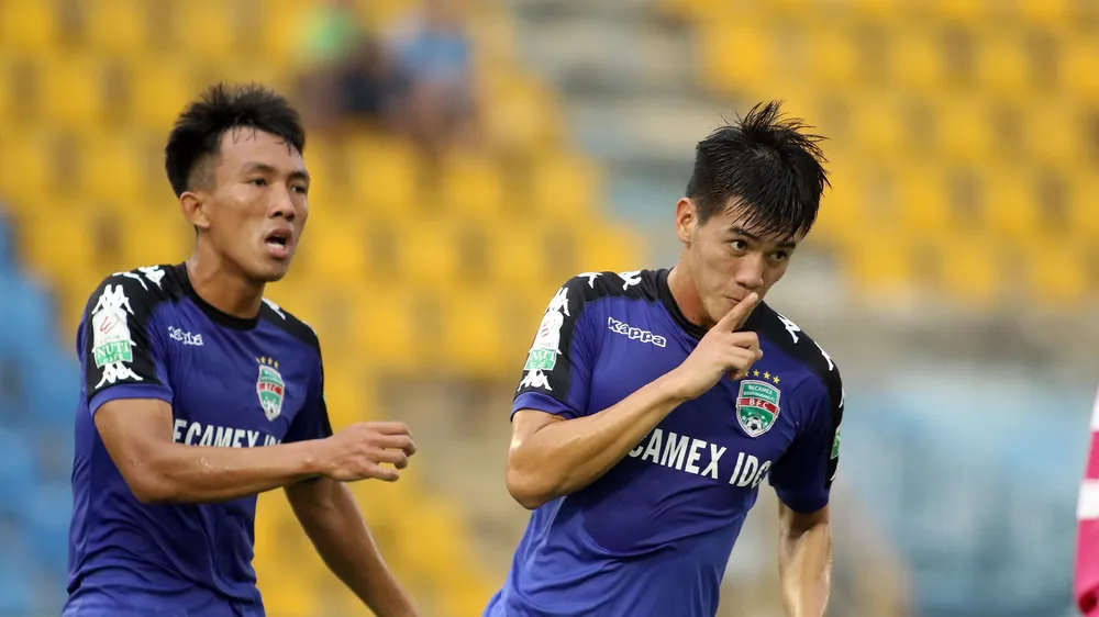  Becamex Bình Dương - Sài Gòn 5-1: Tiến Linh lập cú porker ngoạn mục