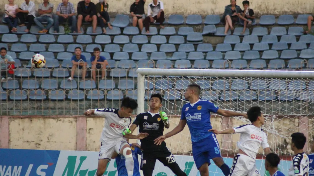 Quảng Nam - Hà Nội 0-1: Quang Hải làm người hùng, Hà Nội bất bại