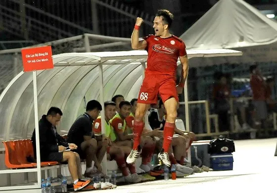 TPHCM - Than Quảng Ninh 2-1: Matias lập công, HLV Miura thoát tốp cuối