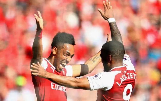 Arsenal - Everton 2-0: Song sát Lacazette, Aubameyang “nã đạn”, Pháo thủ thắng dễ