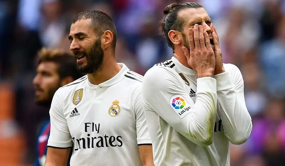 Real Madrid - Levante 1-2: Morales, Marti ghi bàn, Bale và Benzema ngậm ngùi rời sân