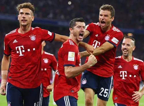 Wolfsburg - Bayern Munich 1-3: Lewandowski và Rodriguez thi tài