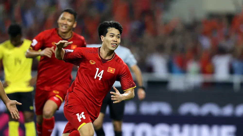 Việt Nam - Malaysia 2-0: Công Phượng gây cuồng phong, Quả bóng vàng Anh Đức lại tỏa sáng