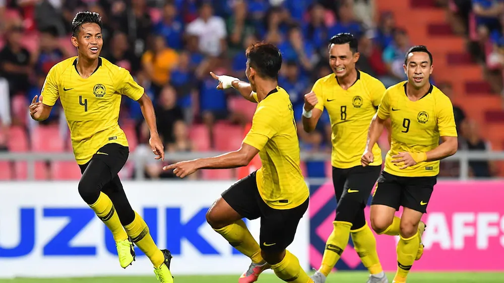 Thái Lan - Malaysia 2-2: Safari, Talaha làm người hùng, Adisak hóa tội đồ