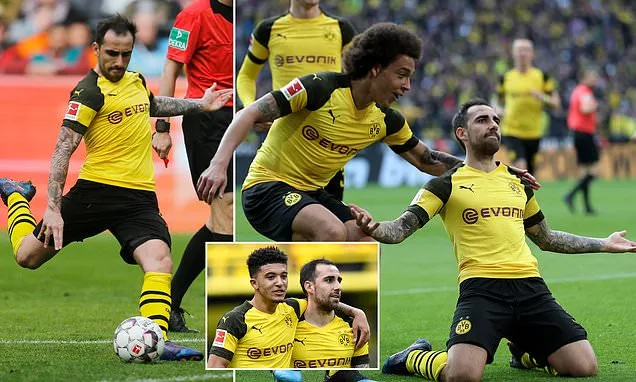 Dortmund - Wolfsburg 2-0: Paco Alcacer xuất thần 4 phút bù giờ, 