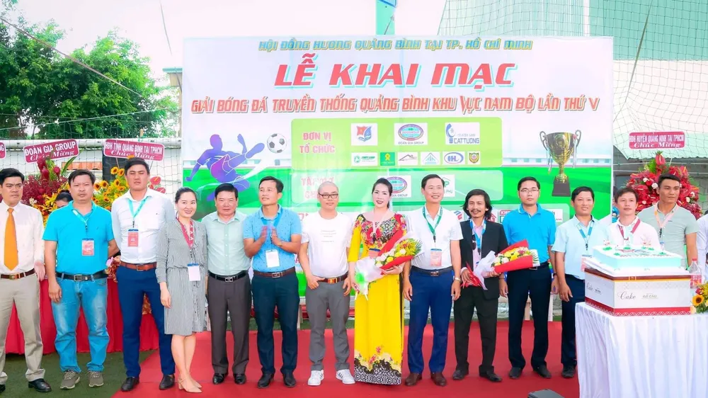Lễ khai mạc có lãnh đạo tỉnh Quảng Bình, Hội đồng hương tỉnh Quảng Bình tại TPHCM, đại diện các đơn vị tài trợ.