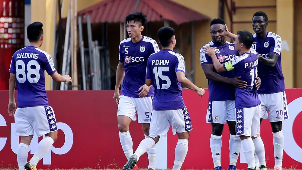 Hà Nội - Tampines Rovers 2-0: Oseni, Thành Chung tỏa sáng, Hà Nội đứng đầu bảng F giành vé đi tiếp