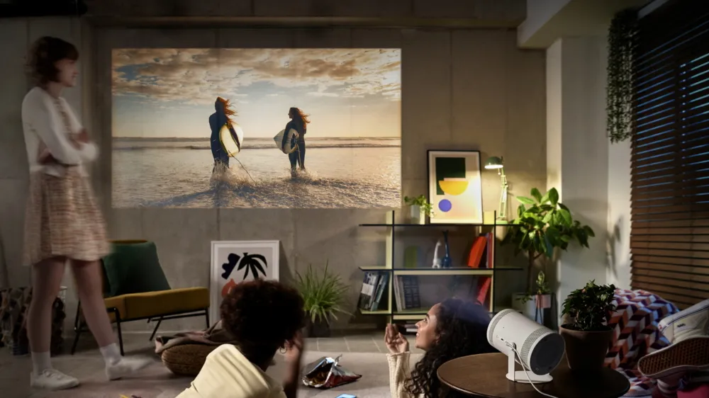 Mở bán Máy chiếu Smart TV 100inch bỏ túi The Freestyle 