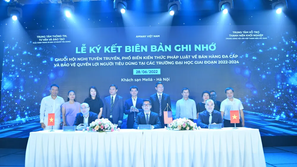 Hợp tác phổ biến kiến thức pháp luật về bán hàng đa cấp và bảo vệ quyền lợi người tiêu dùng cho sinh viên 