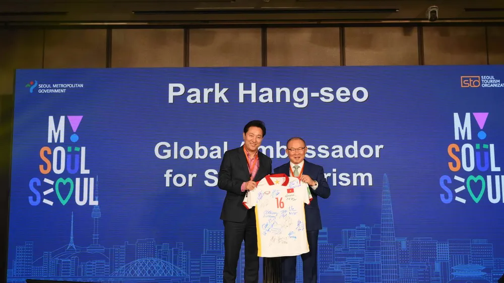 Ông Park Hang Seo – HLV trưởng Đội tuyển Bóng đá Quốc gia Việt Nam, chính thức được bổ nhiệm và ra mắt với vai trò Đại sứ Du lịch Toàn cầu của thành phố Seoul