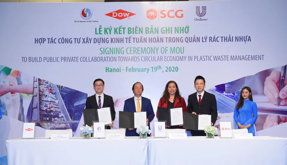 Lễ ký kết hợp tác công tư xây dựng kinh tế tuần hoàn trong quản lý rác thải nhựa giữa Bộ Tài nguyên và Môi trường, tập đoàn SCG, Dow Việt Nam và Unilever Việt Nam