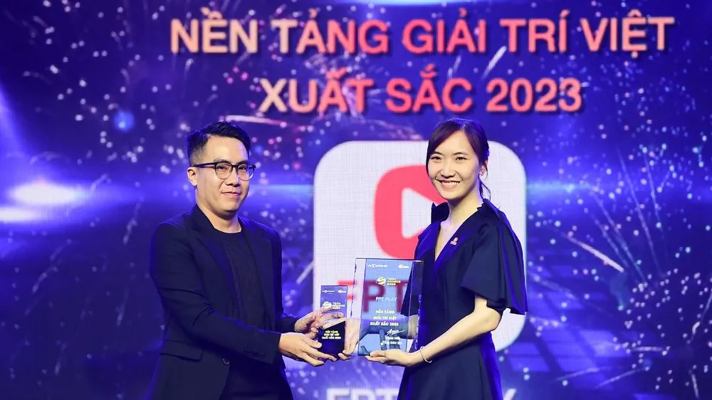 Bà Hoàng Nguyễn Thúy Quyên, đại diện FPT Play tại lễ trao giải